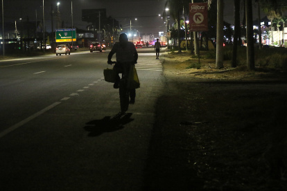 Realidad. La falta de iluminación en varios puntos atemoriza a residentes.