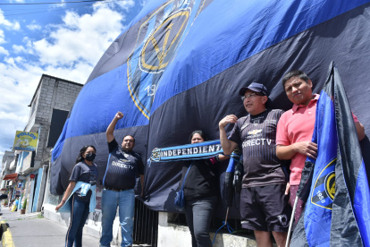 Ambiente en el barrio Selva Alegre en Sangolquí por el partido del independiente por copa Sudaméricana