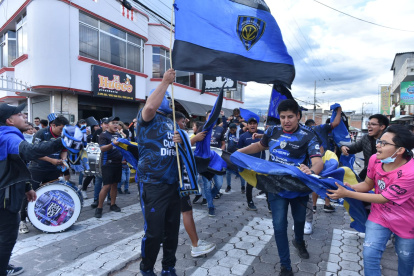 Los hinchas de Independiente del Valle se juntaron en un restaurante para vibrar con la nueva corona internacional