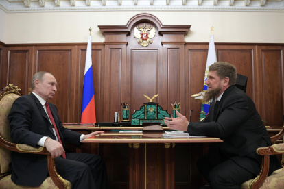 Foto de archivo del líder de Chechenia, Ramzán Kadírov, con el presidente de Rusia, Vladímir Putin.