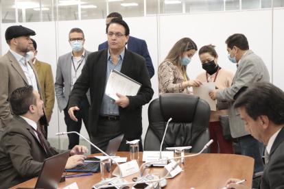 Comisión. Luego de que el gobierno decidió votar con los correístas y a favor de los correístas, Villavicencio no tiene otra alternativa que renunciar.