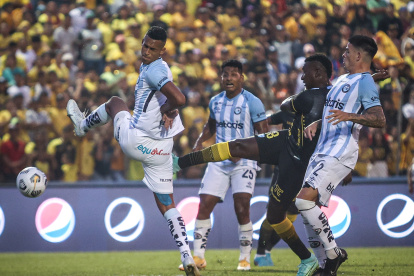 Jhon Jairo Cifuente anotó el gol del empate transitorio de Barcelona ante Guayaquil City.