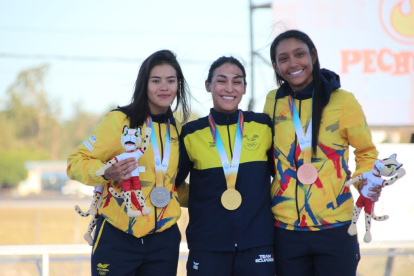 La campeona de los Juegos Mundiales confirmó su hegemonía en el patinaje de velocidad al liderar la prueba de los 1.000 m batería, seguida por colombianas.