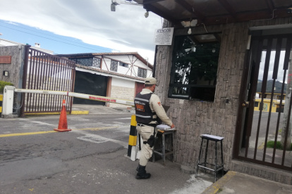 Obstáculos. Moradores de un conjunto construyeron dos garitas.