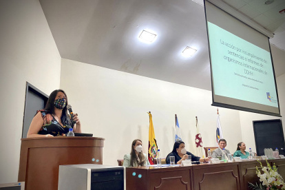 La jueza constitucional Alejandra Cárdenas Reyes en una disertación del Centro de Estudios y Difusión, brazo académico de la Corte Constitucional del Ecuador.