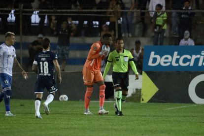 Desde la directiva de los universitarios se realizará el pedido que Vera no vuelva a dirigir en el fútbol ecuatoriano.  "A la Comisión Nacional de Arbitraje le corresponde sancionar a los árbitros con los argumentos que presentemos, pero si Marlon Vera tiene sangre en la cara, no debería dirigir más en el fútbol ecuatoriano", enfatizó Santiago Barragán, síndico de Liga de Quito.