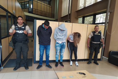 Ilegal. Los implicados se movilizaban con un arma de fuego cargada con siete balas sin percutir