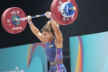 La pesista Angie Palacios satisfecha luego de su participación en Asunción donde alcanzó el oro.