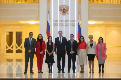Acto. Legisladores y el vicepresidente del Consejo Federativo de Rusia.