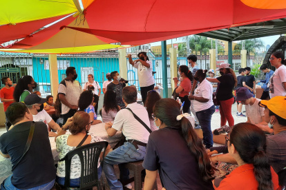 Guayaquil. Niños y padres acuden a una sesión de entrenamiento.