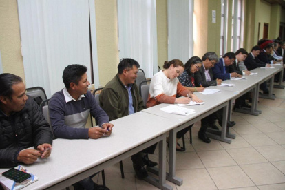 La Ministra de Educación, María Brown (c), participó en esta mesa de diálogo.
