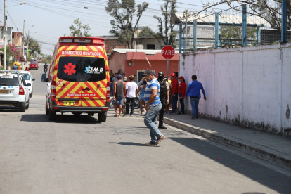 Los jóvenes resultaron heridos tras el ataque.