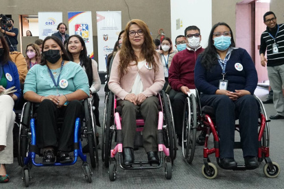 Asistencia. El programa busca garantizar el voto de las personas con discapacidad.