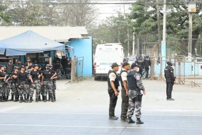 El descontrol se desbordó ayer tanto en el interior como exterior del centro carcelario.