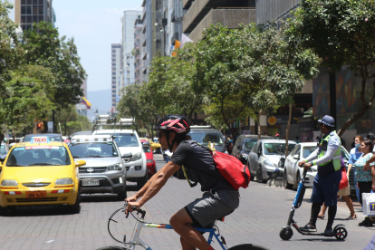 RECORRIDO POR LA AV. 9 DE OCTUBRE...FD: MIGUEL CANALES...5-10-2022