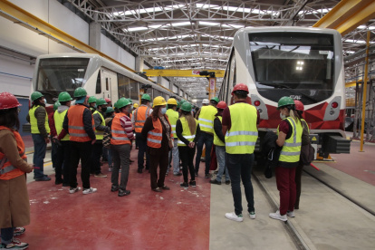 Instrucciones. Como parte de la visita realizada a la estación Quitumbe, sur de la capital, se indicó el mecanismo de funcionamiento de cada tren.