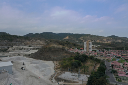 El polvo de las canteras llega hasta las escuelas y domicilios de la zona.