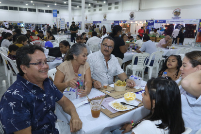 Disfrute. Los comensales llegaron en familia para disfrutar de la comida tradicional y alejarse un poco del ambiente inseguro que se respira en la ciudad