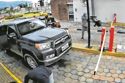 El 29 de septiembre, un grupo delincuentes robaron un carro en el que se trasladaban lingotes de oro, al pie de la garita de una urbanización en Cumbayá.