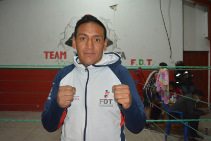 Henry Yanzapanta, excampeón nacional de box, mezcla el deporte con los fines sociales.