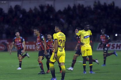 Los morlacos celebraron a todo lo alto el primer gol de Raúl Becerra contra Barcelona.