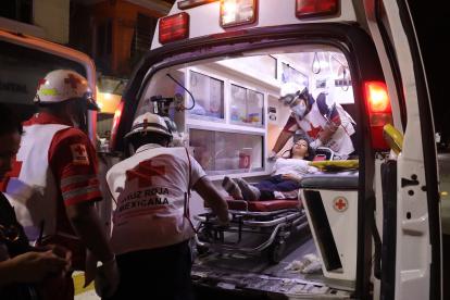 Estudiantes intoxicados son atendidos, el pasado 7 de octubre de 2022, en el municipio de Bochil, en el estado de Chiapas (México).