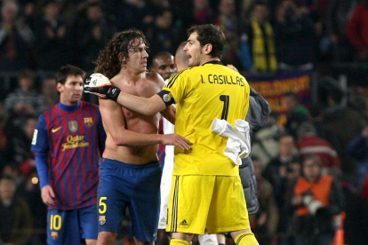 Iker Casillas es un referente en la historia del Real Madrid y Puyol, quien se animó a colaborar con la broma, es histórico en el Barcelona.
