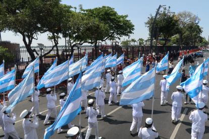 Desfile por el 9 de Octubre.