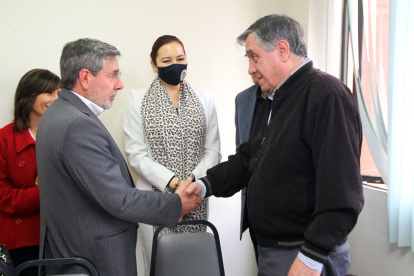 Jornada. El ministro Patricio Donoso representa al Ejecutivo en la mesa.