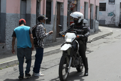 Operativo. Se han realizado cuatro allanamientos y no dan con el paradero de la principal sospechosa.
