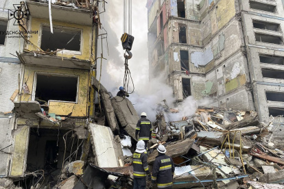 Daños. Tras el bombardeo de los 12 misiles, se iniciaron operaciones de rescate y traslado de residuos.