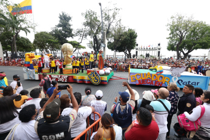 Carroza. Seis fueron las carrozas que formaron parte del desfile.
