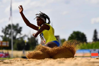 Kiara Rodríguez marcó una distancia de 5,74 metros para el oro.