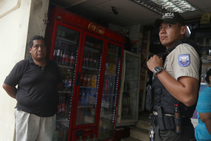Acciones. La policía sostiene que brindan seguridad en los negocios; pero, en su mayoría, no han recibido capacitación.