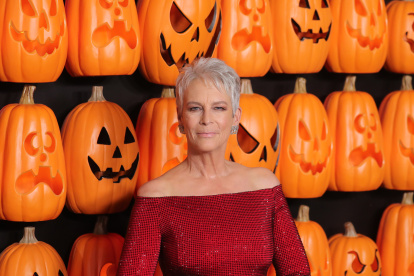 Jamie Lee Curtis posa en la alfombra roja del estreno mundial de la película "Halloween Ends" de Universal Pictures, en el TCL Chinese Theater de Los Ángeles (EE.UU.).