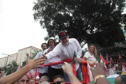 El expresidente y candidato a la Presidencia de Brasil Luiz Inácio Lula da Silva visita hoy el Complexo do Alemao, una de las favelas más grandes y más peligrosas de Río de Janeiro, (Brasil).