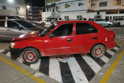 El vehículo fue recuperado a varias cuadras de donde fue robado, pero ingresó a la Policía Judicial como evidencia del delito.