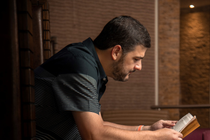 Aquiles ha estado vinculado al mundo empresarial toda su vida. Ha destacado por rescatar el patrimonio de su abuelo.