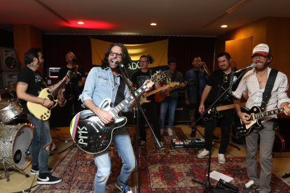 Los músicos durante su ensayo.