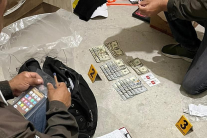 Entre los objetos requisados se encontró celulares, dinero y recibos de pago.