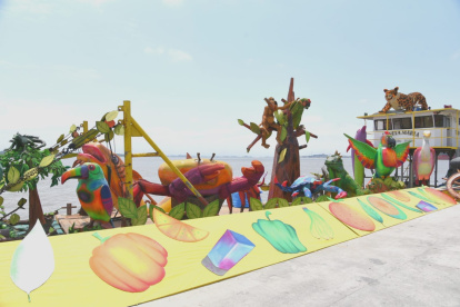 Un grupo de 20 artesanos han confeccionado los elementos que irán en las lanchas y balcazar alegóricas.