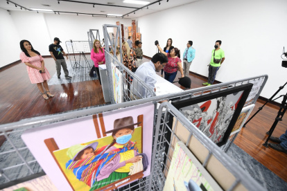 Arte. Diferentes obras se presentan en el evento.