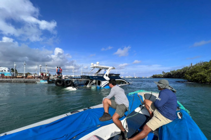 En abril pasado se registró el hundimiento de la embarcación de turismo Albatros, en la bahía de Santa Cruz. Los siniestros en Galápagos han sido comunes en los últimos diez años.