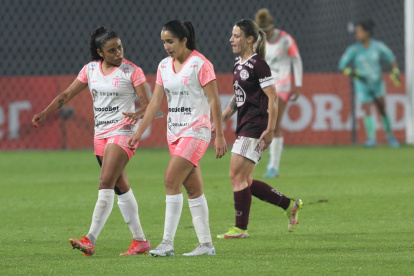 Este compromiso, programado para las 17:15, inició casi dos horas más tarde producto de la lluvia que cayó sobre el estadio Banco Guayaquil