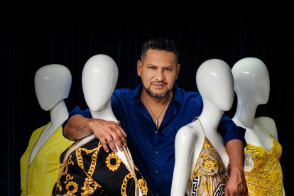 El creativo estuvo de paso por Guayaquil para abrir su primera tienda en Latinoamérica.