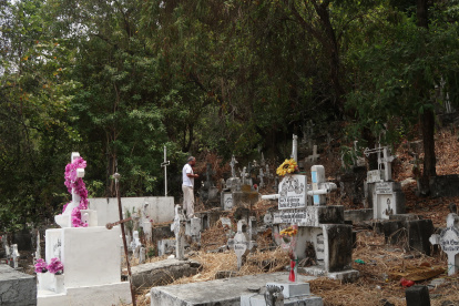 Prisa. Las tumbas aledañas al cerro son, a juicio de los visitantes, las más riesgosas de visitar.