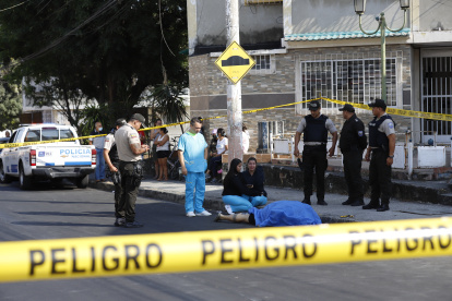 Guayaquil. Sus familiares llegan hasta el lugar donde quedó el cuerpo.