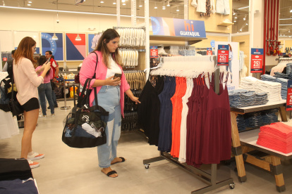 Comercio.- Este sábado 15 de octubre de 2022 abrió Old Navy en el Mall del Sol, en Guayaquil.