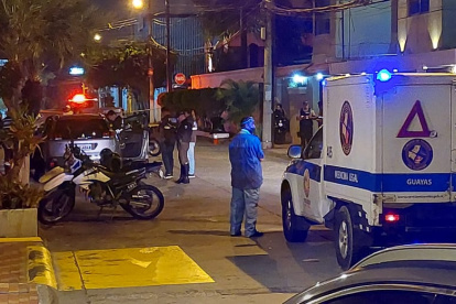 Al sitio acudió personal de Criminalistica y Dinased para recoger otras evidencias del asesinato