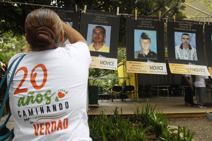 Una integrante del colectivo "Mujeres Caminando por la Verdad", participa este 16 de octubre de un acto de conmemoración de los 20 años de la operación Orión.